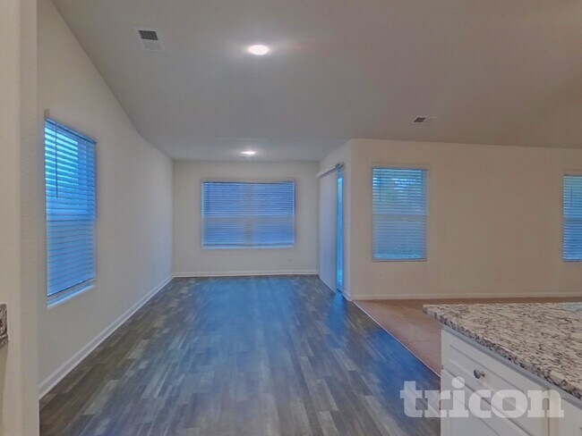 Foto del edificio - 202 Sundew Rd