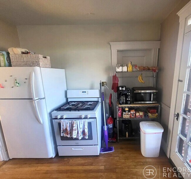 Foto del edificio - 16 Lakeville Rd