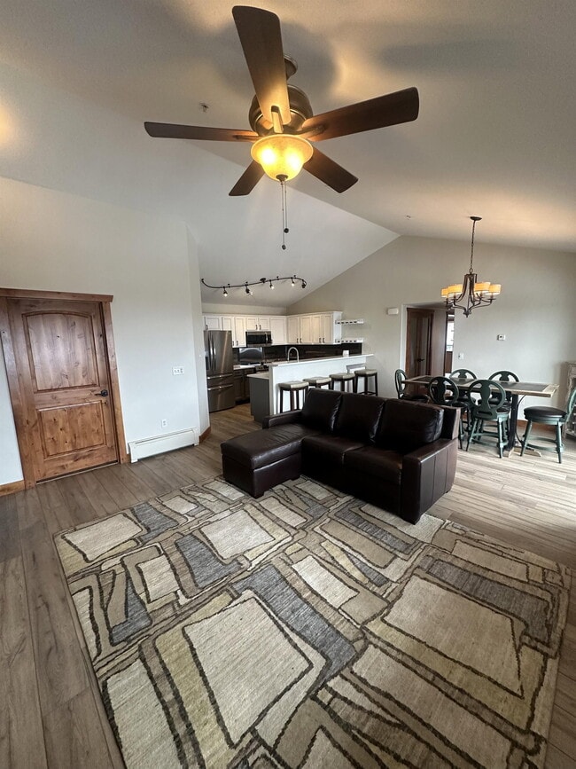 Building Photo - 3305 Columbine Dr