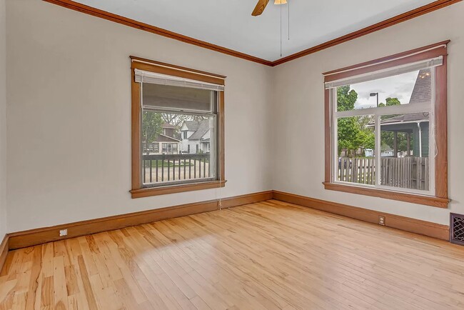 Building Photo - 1529 Erie Ave