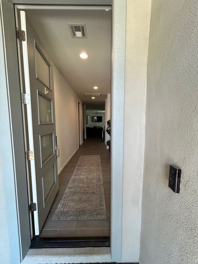 Building Photo - Modern-Fully Furnished-Home for Rent