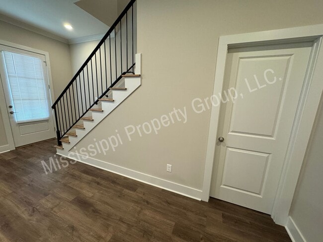 Building Photo - 1404 Pleasant Dr