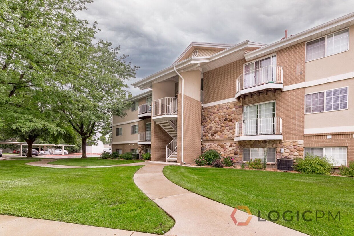 Primary Photo - Great Condo Near University!