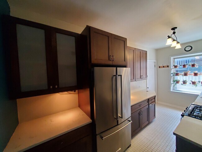 Remodeled kitchen with stainless steel appliances quartz counters. - 1049 W Glenlake Ave