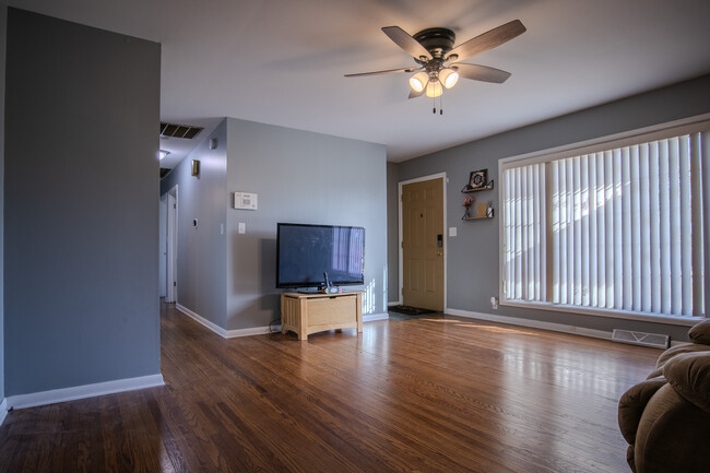 Foto del edificio - 6804 E 49th St
