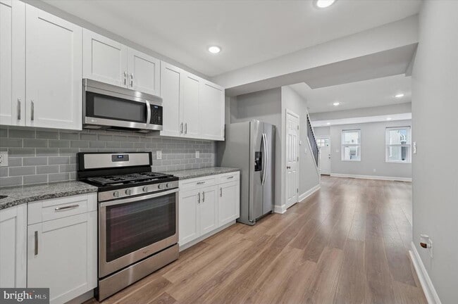 Building Photo - 447 Durfor St