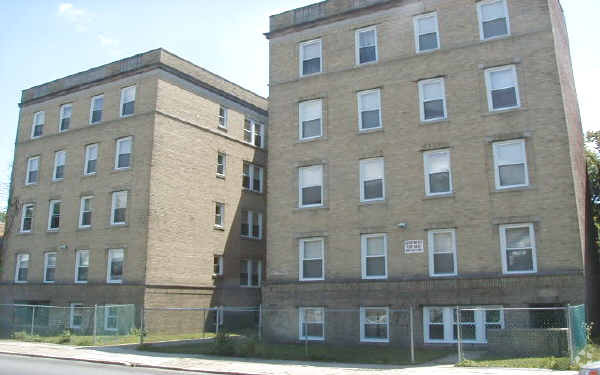 Building Photo - 494 Stuyvesant Ave