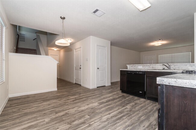 Building Photo - 5464 Quail Cove Ln