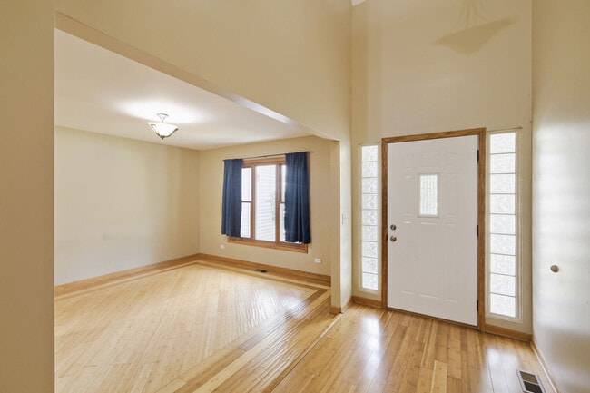 Building Photo - 2805 Breckenridge Cir
