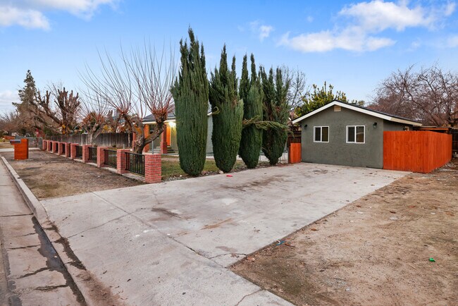 Foto del edificio - 1825 Letts Ave