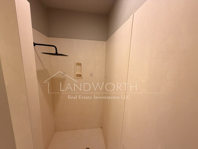 Foto del edificio - 4604 Angus Dr