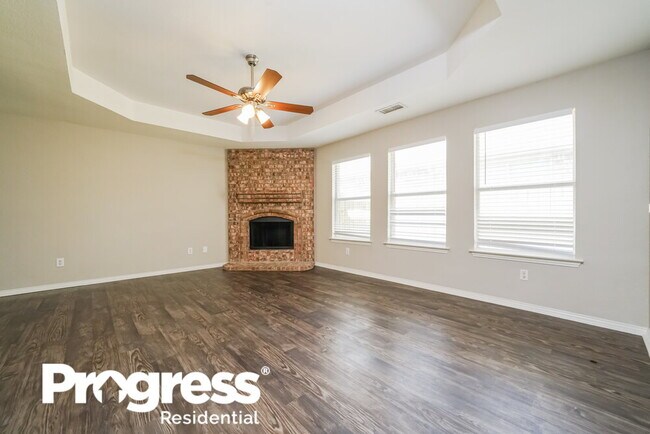 Building Photo - 319 W Creek Dr