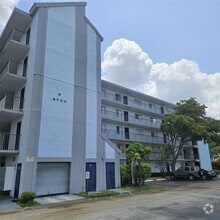 Building Photo - 8700 N Sherman Cir