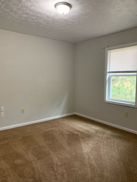 Building Photo - 4121 Oakwood Village Drive - B