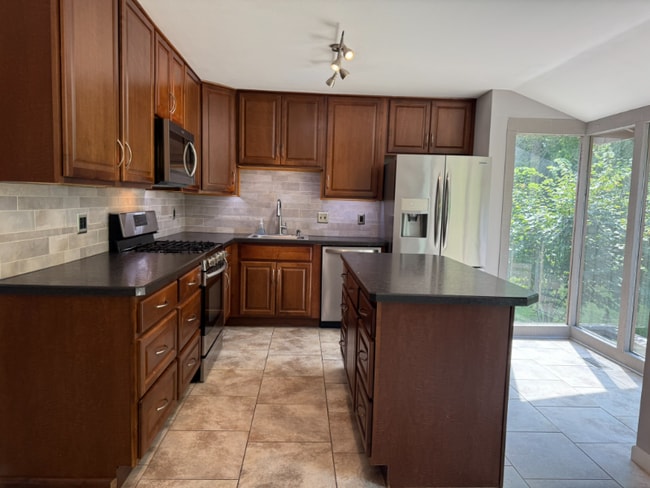 Building Photo - 11350 Meadowside Dr