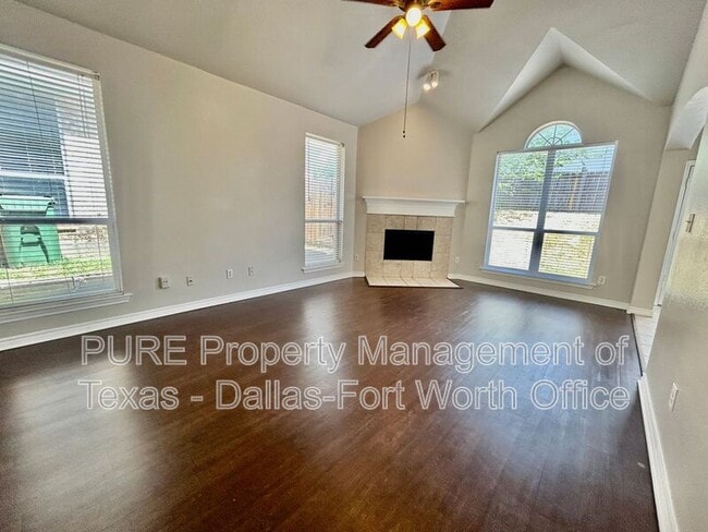 Foto del edificio - 4008 Cottage Park Ct