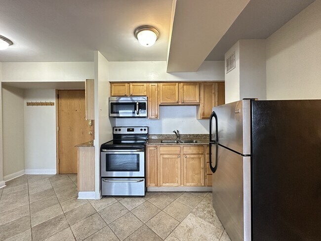 Foto del edificio - 4180 N Marine Dr