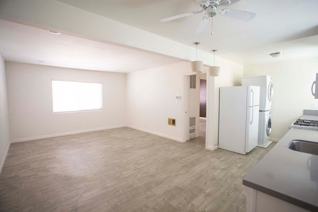 Foto principal - 2102 Curtis Ave