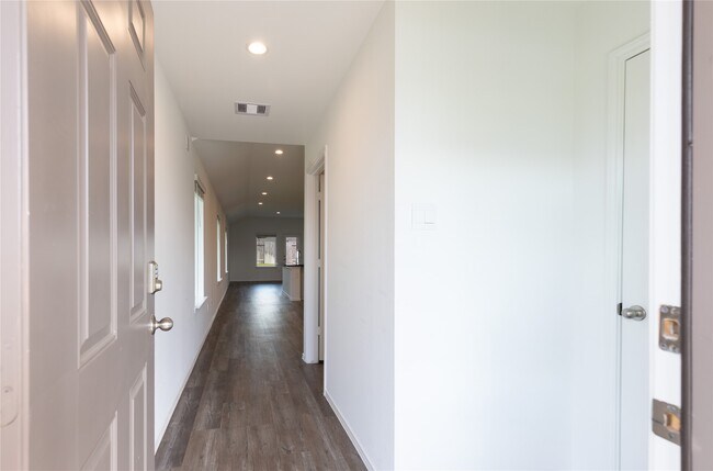 Building Photo - 24330 Saddlestone Green Dr