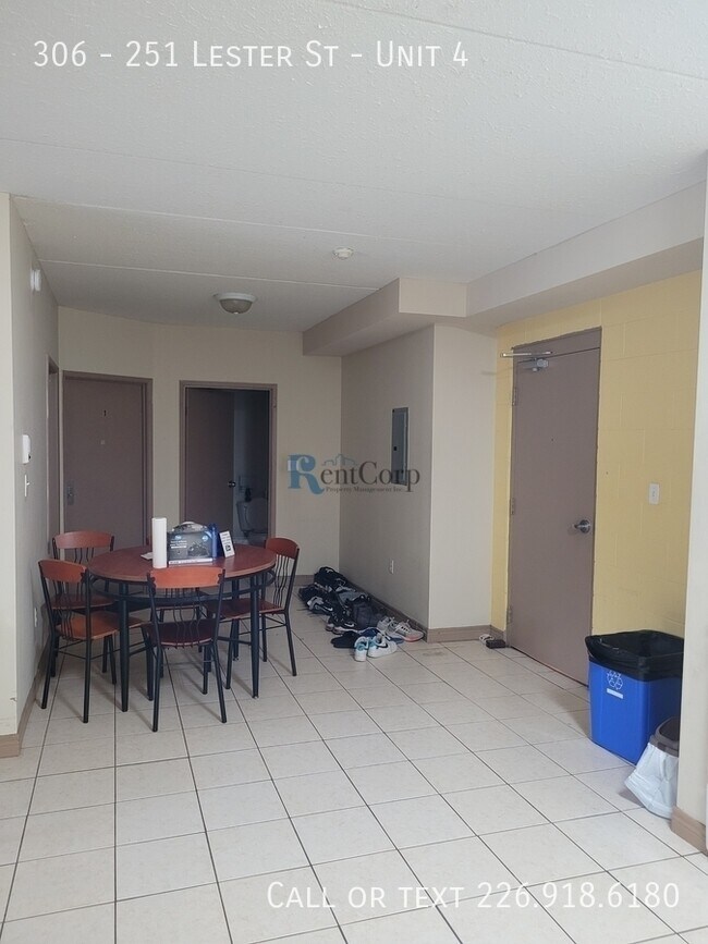 Photo du bâtiment - 251-251 Lester St