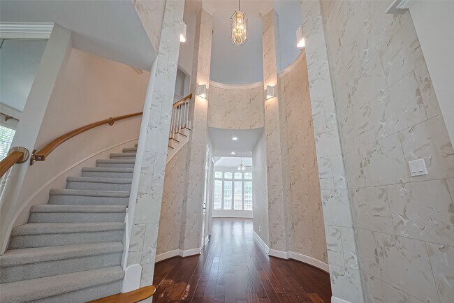 Foto del edificio - 36 Watermill Pl