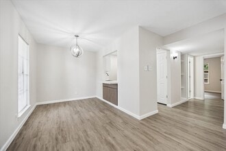 Building Photo - 8939 Gaylord Dr