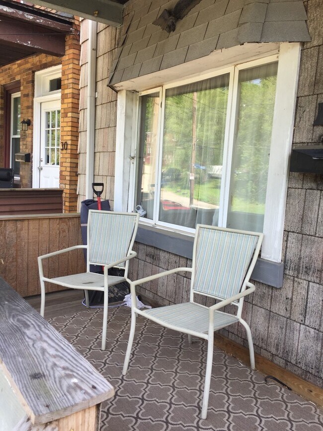 Foto del edificio - Available August 2026 - Affordable 2 Bedroom Home w/ Lots of Space in Mt Washington!