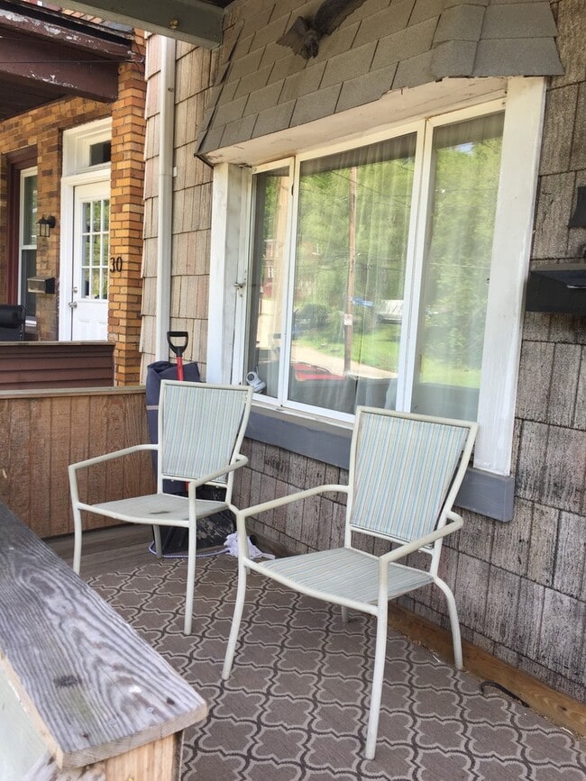 Photo - Available August 2026 - Affordable 2 Bedroom Home w/ Lots of Space in Mt Washington!