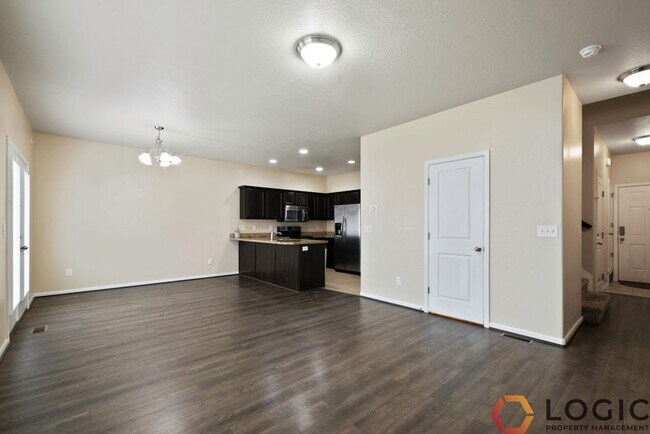 Building Photo - Beautiful Townhome in Midvale!