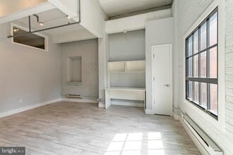 Building Photo - 408 S 13th St