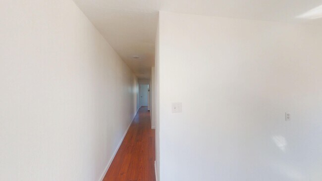 Building Photo - 1620 99th Ave