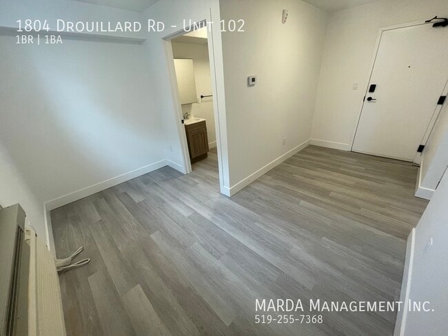 Building Photo - MODERN & COZY 1 BED/1BATH UNIT IN EAST WIN...