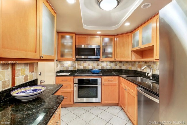 Foto del edificio - 2 br, 2 bath  - 5005 Collins Ave # 15