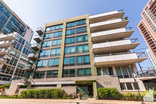 Foto del edificio - 650 W Wayman St