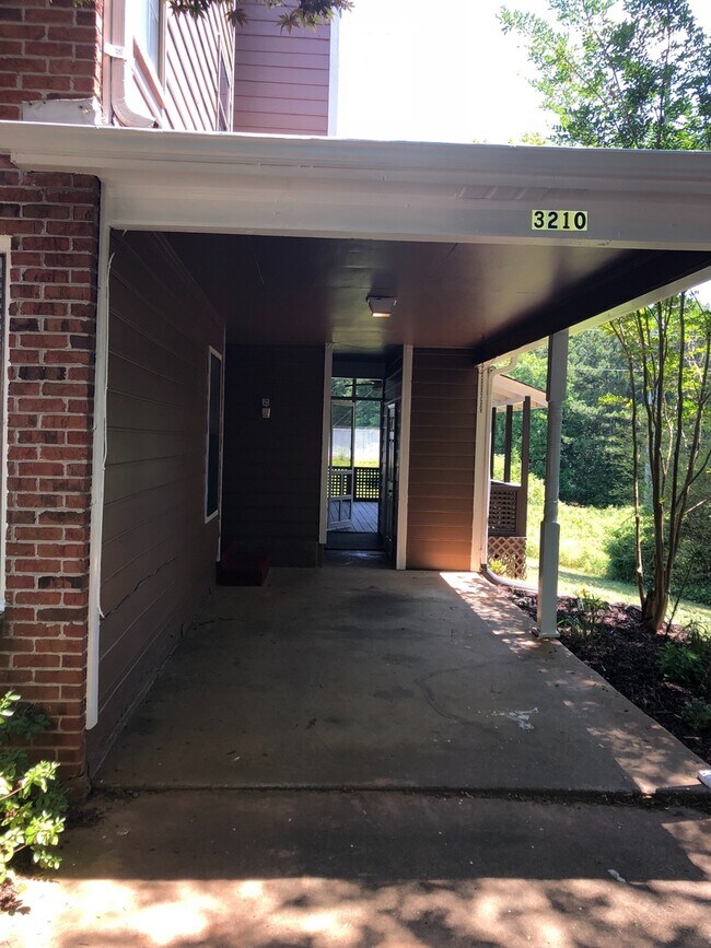 Foto del edificio - Updated 2bd/2ba Townhome Walking Distance ...