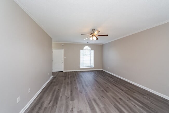 Foto del edificio - 7415 Creekside Dr