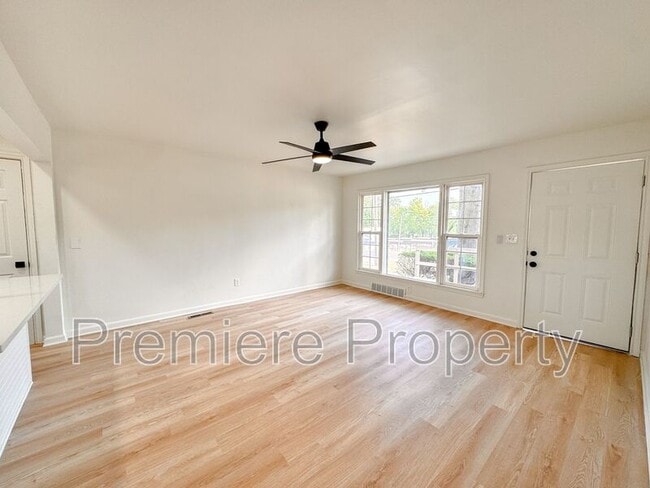 Foto del edificio - 6320 Willow Ave