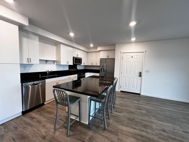 Building Photo - Updated 3rd-Floor Brody Ranch Home with Garage