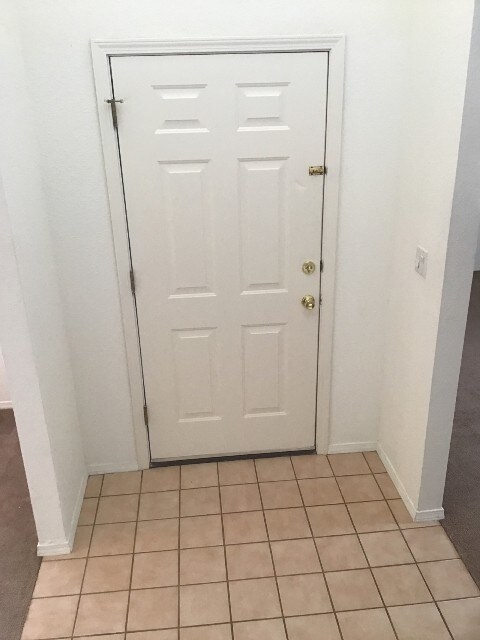 Building Photo - Two Bedroom Townhome in NE Heights