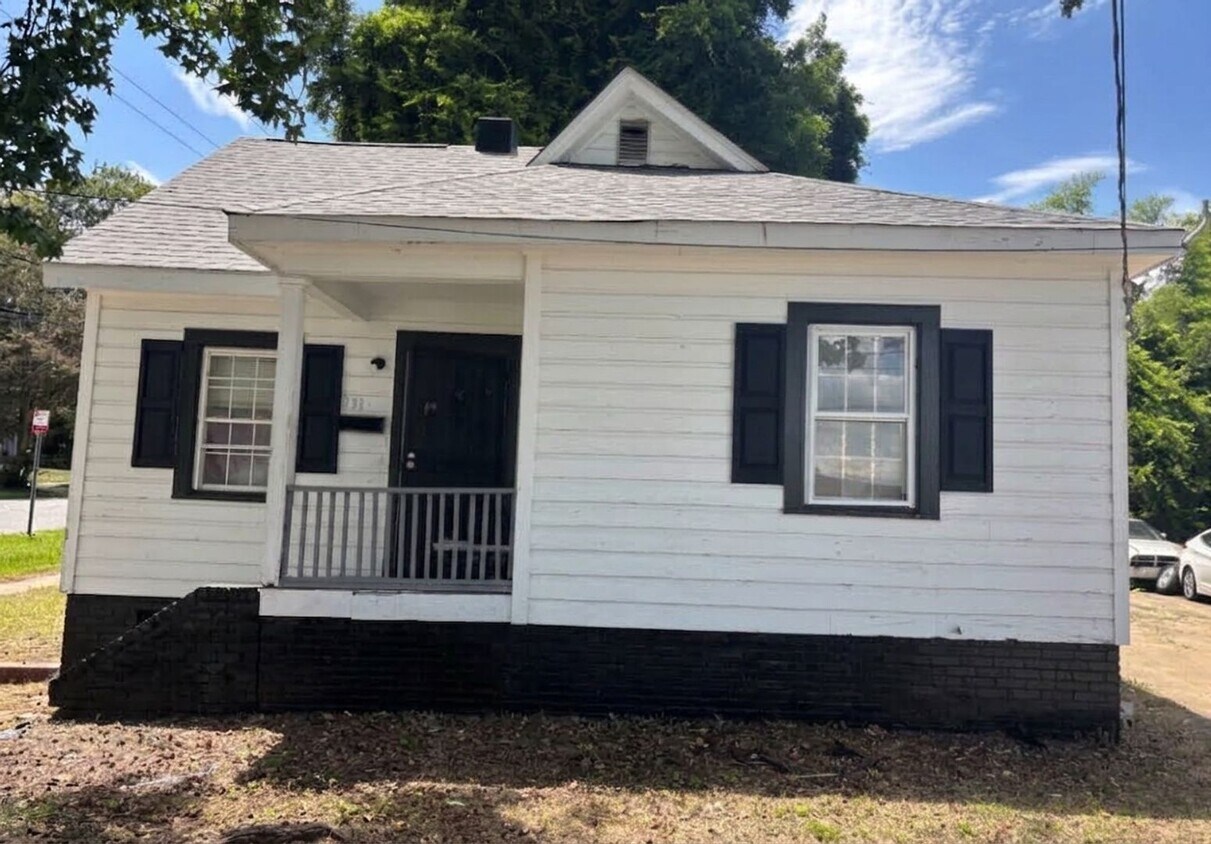 Building Photo - 231 Willow St