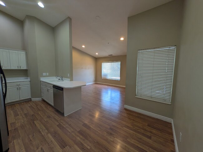 Foto del edificio - 861 W Columbia Ln