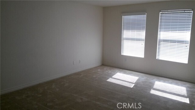 Foto del edificio - 16861 Roosevelt Ln