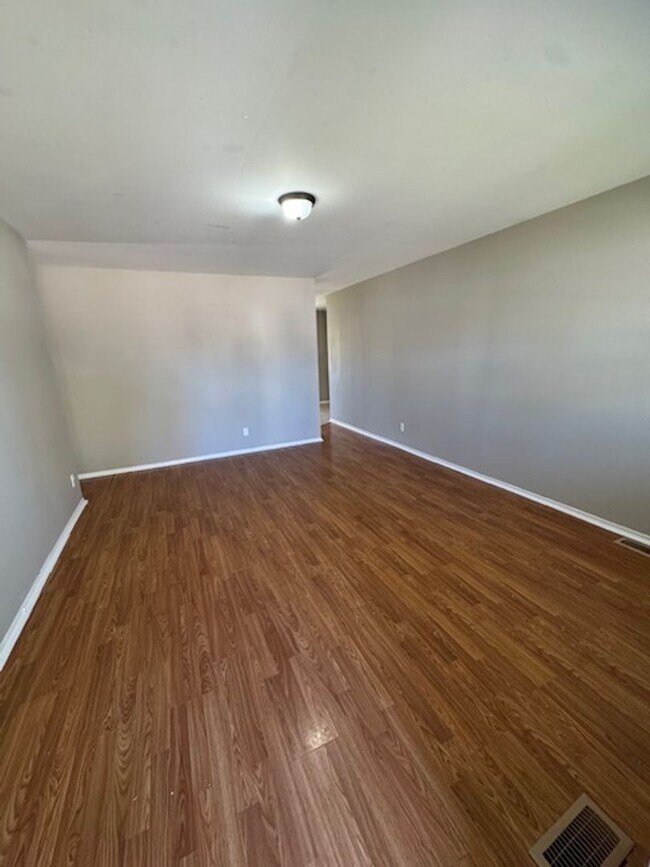 Foto del edificio - 6335 Bittersweet Dr