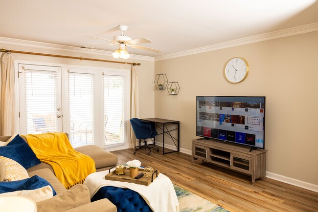 Foto del edificio - 1230 Green Oaks Ln