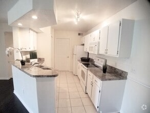Building Photo - 713 Crest Pines Dr