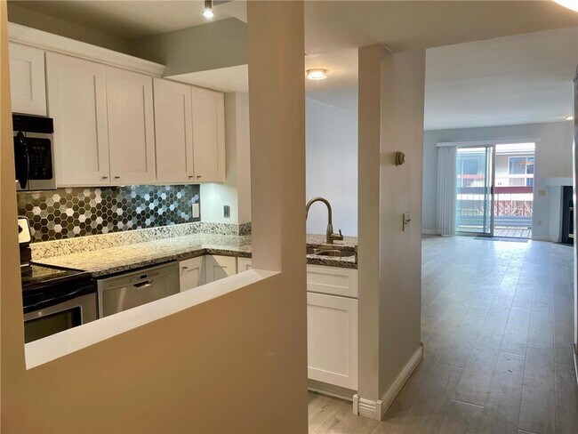 Building Photo - 7500 Edinborough Way