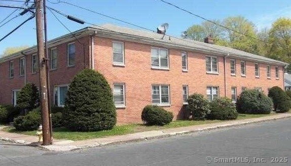 Primary Photo - 39 Roberts St