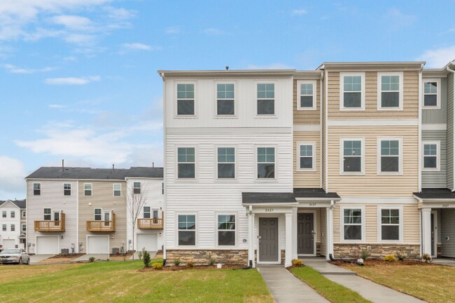 Building Photo - 2423 Kasota Ln