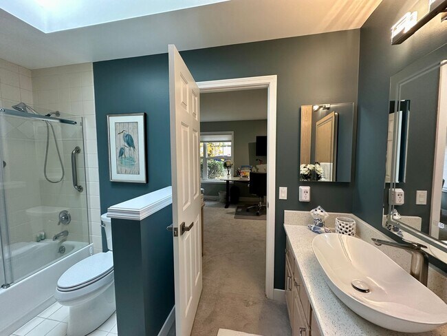 Foto del edificio - 9048 Gleneagle Dr