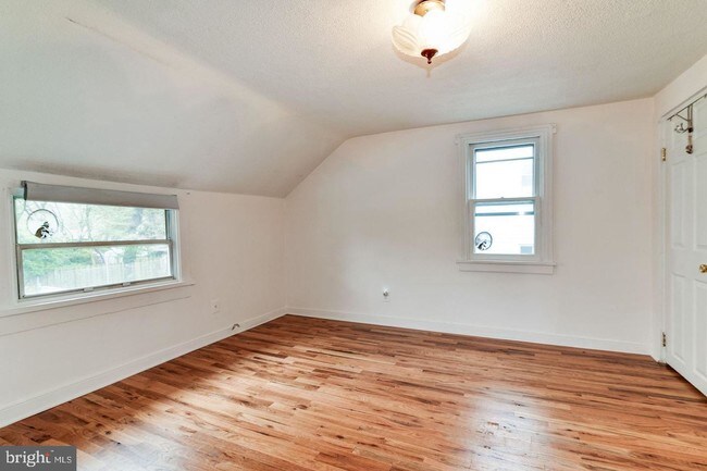 Building Photo - 221 Mill St